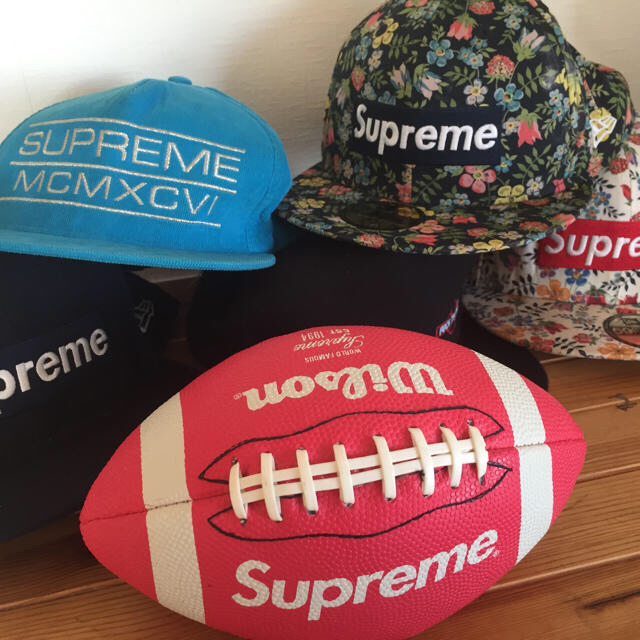 Supreme(シュプリーム)のsupreme キャップTH様専用ネイビーbox売切 メンズの帽子(キャップ)の商品写真