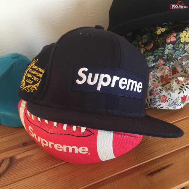 Supreme(シュプリーム)のsupreme キャップTH様専用ネイビーbox売切 メンズの帽子(キャップ)の商品写真