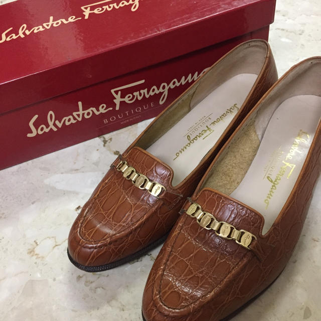 Salvatore Ferragamo(サルヴァトーレフェラガモ)のあんころさん専用 フェラガモ パンプス レディースの靴/シューズ(ハイヒール/パンプス)の商品写真