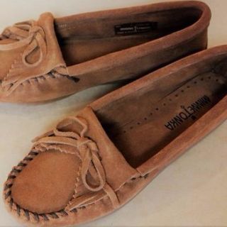 ミネトンカ(Minnetonka)のMinnetonka レディースモカシン 茶スエード US7.0=24.0cm(ローファー/革靴)