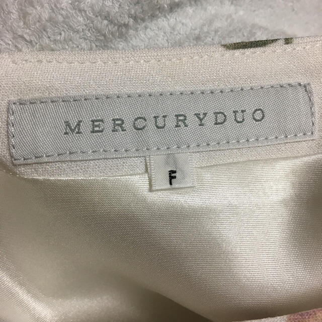 MERCURYDUO(マーキュリーデュオ)の☆ピッピ様専用☆ブーケフラワーミディワンピース レディースのワンピース(ひざ丈ワンピース)の商品写真