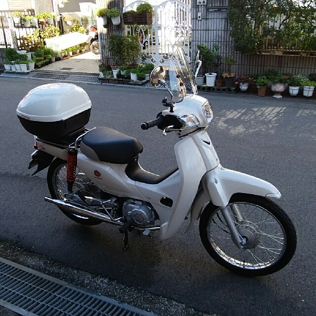 GIVIリアボックス 35L パールホワイトの通販 by G u z z i|ラクマ