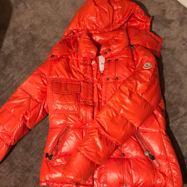 MONCLER(モンクレール)のharu様専用⍢﻿MONCLERカラーダウン レディースのジャケット/アウター(ダウンジャケット)の商品写真