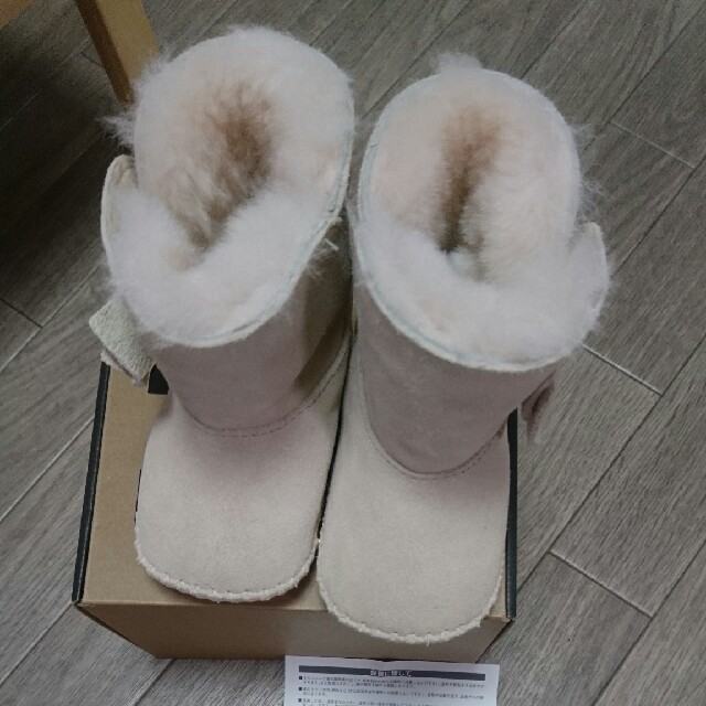 Bonpoint(ボンポワン)の値下げ⭐試着保管⭐渋谷直営店購入⭐アグ UGG ベビー ムートンブーツ 2/3  キッズ/ベビー/マタニティのベビー靴/シューズ(~14cm)(ブーツ)の商品写真