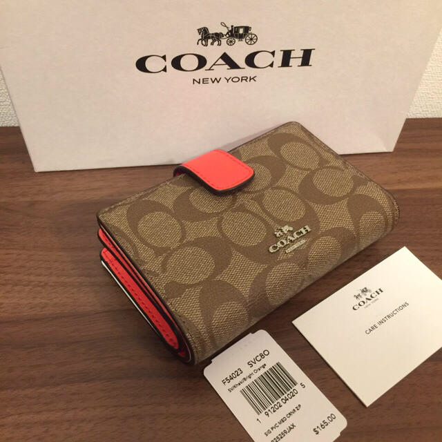 COACH(コーチ)のCOACH コーチ ブライトオレンジ シグネチャー カーキ 二つ折り財布 レディースのファッション小物(財布)の商品写真