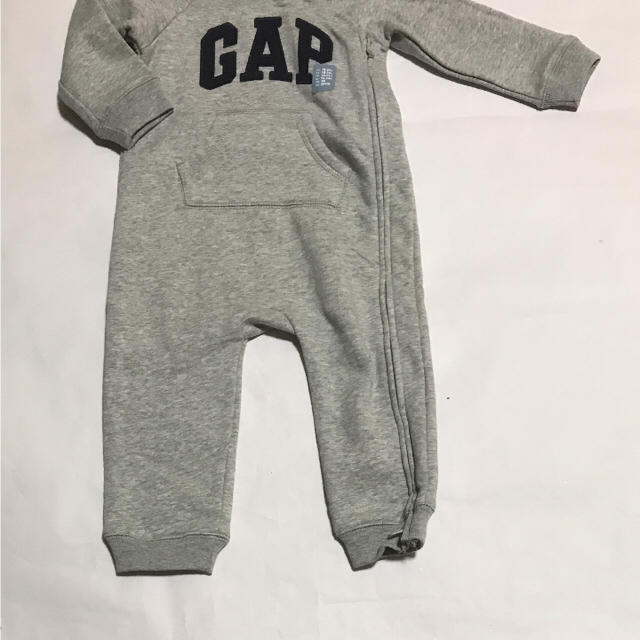 babyGAP(ベビーギャップ)の新品タグ付 gap カバーオール 90 グレー キッズ/ベビー/マタニティのキッズ服男の子用(90cm~)(その他)の商品写真