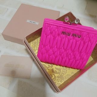 ミュウミュウ(miumiu)の【♥様専用 お取り置き】美品♡miumiu♡ナッパクリスタル ミニ財布(財布)