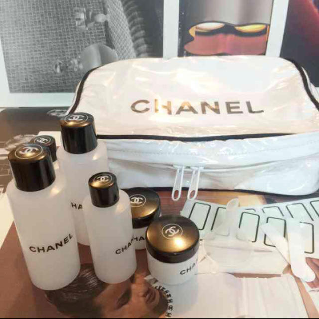 CHANEL(シャネル)の新品 シャネル セット レディースのファッション小物(ポーチ)の商品写真