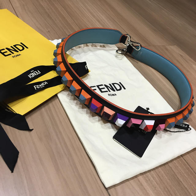 FENDI(フェンディ)のストラップユー  FENDI レディースのバッグ(その他)の商品写真