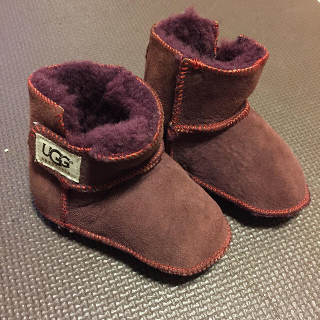 UGG(アグ)のアグブーツ キッズ/ベビー/マタニティのベビー靴/シューズ(~14cm)(ブーツ)の商品写真