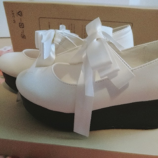 mon Lily(モンリリィ)のモンリリー 夢展望 厚底リボンパンプス ホワイト レディースの靴/シューズ(ローファー/革靴)の商品写真