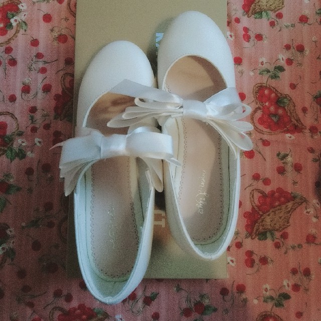 mon Lily(モンリリィ)のモンリリー 夢展望 厚底リボンパンプス ホワイト レディースの靴/シューズ(ローファー/革靴)の商品写真