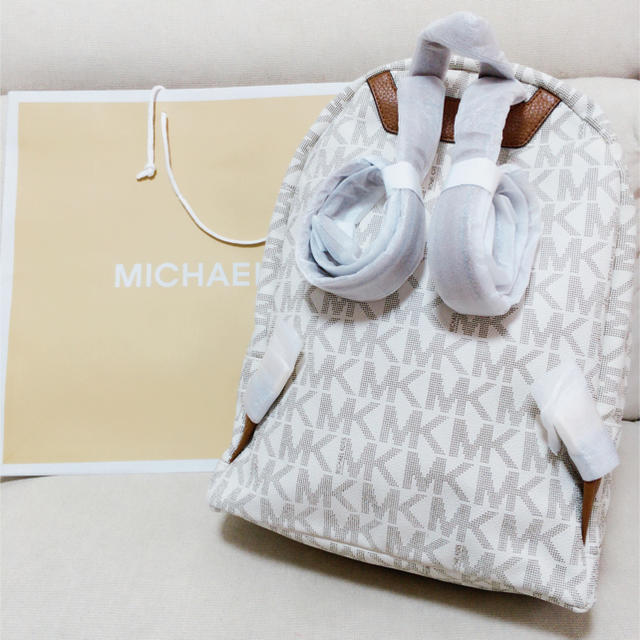 Michael Kors(マイケルコース)の新品！マイケルコース  バックパック♡スタッズ レディースのバッグ(リュック/バックパック)の商品写真