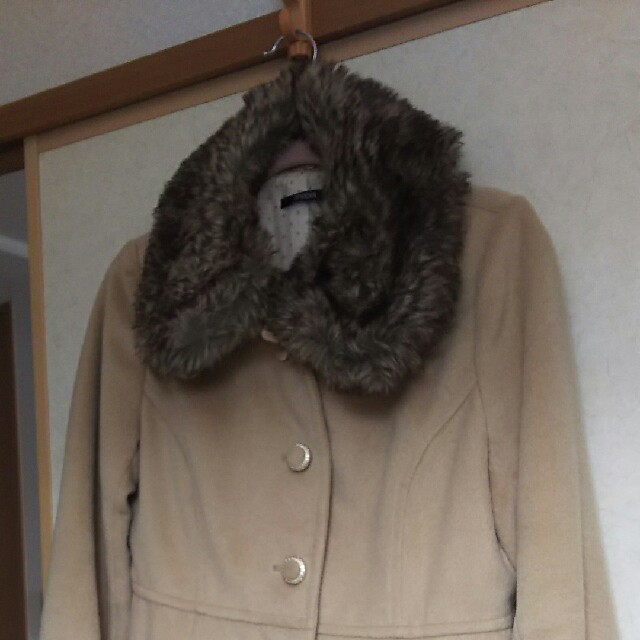 フェイクファー付きAライン裾レース付きコート レディースのジャケット/アウター(ロングコート)の商品写真