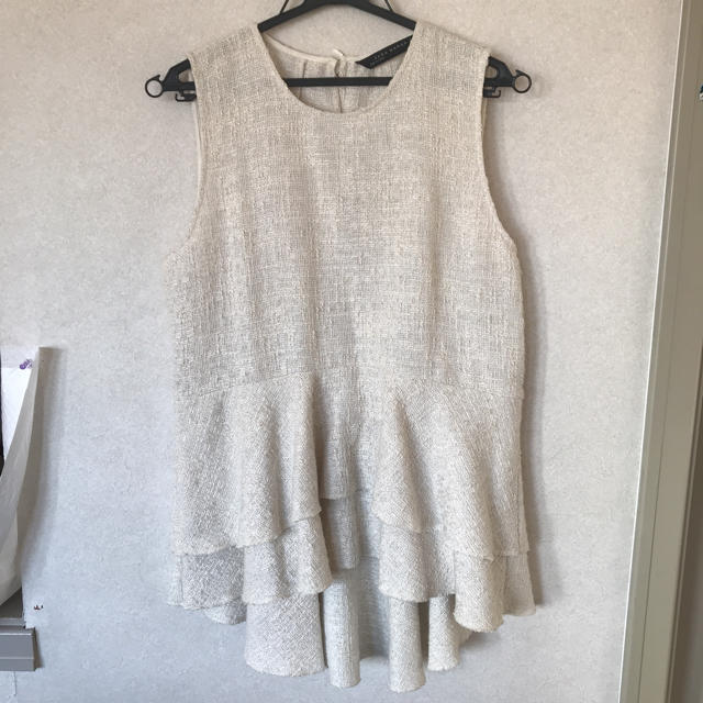 ZARA(ザラ)の新品未使用♡ツイード ラメ混 フリルトップス レディースのトップス(チュニック)の商品写真