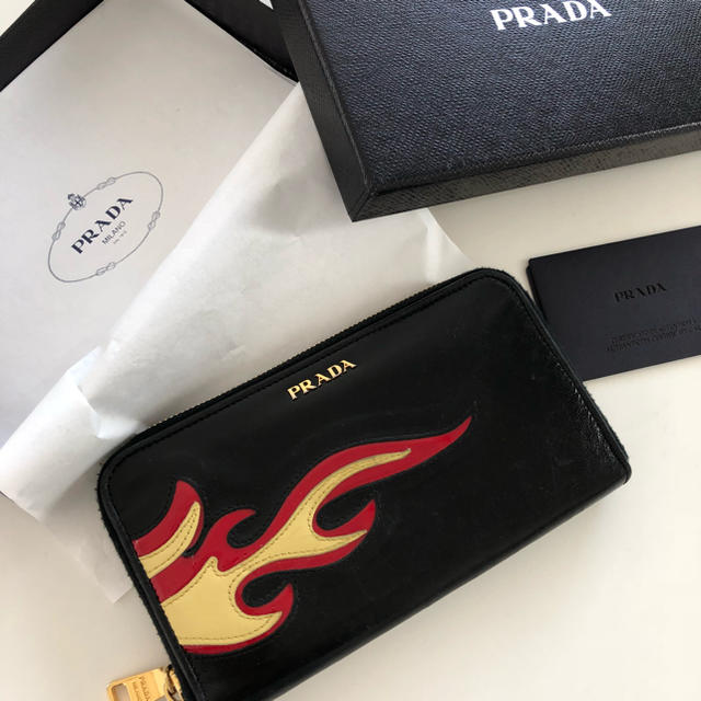 PRADA(プラダ)のプラダ 財布 レディースのファッション小物(財布)の商品写真