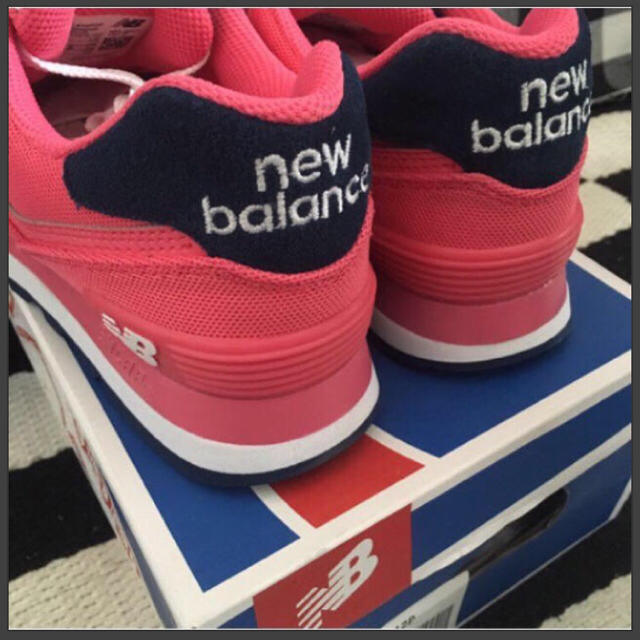 New Balance(ニューバランス)の【新品】ニューバランス574 スニーカー（ピンク:23.5㎝、24㎝） レディースの靴/シューズ(スニーカー)の商品写真