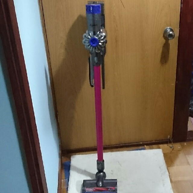 Dyson(ダイソン)の【フリル限定！】dyson  V6 Fluffy SV09 パイプセレクトOK！ スマホ/家電/カメラの生活家電(掃除機)の商品写真