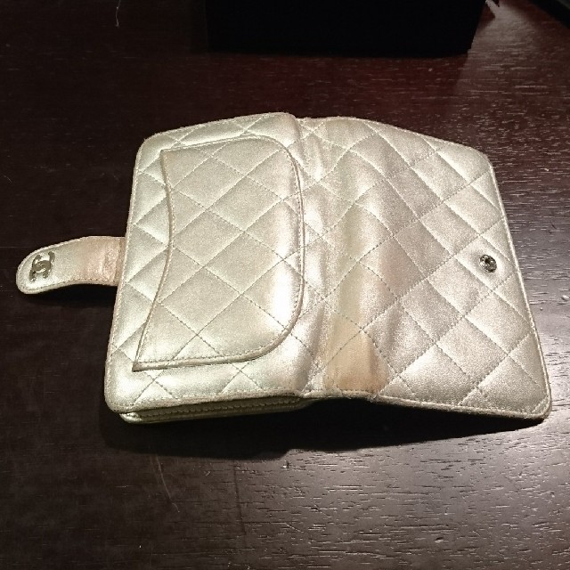CHANEL(シャネル)のCHANEL シャネル シルバー折り財布 レディースのファッション小物(財布)の商品写真