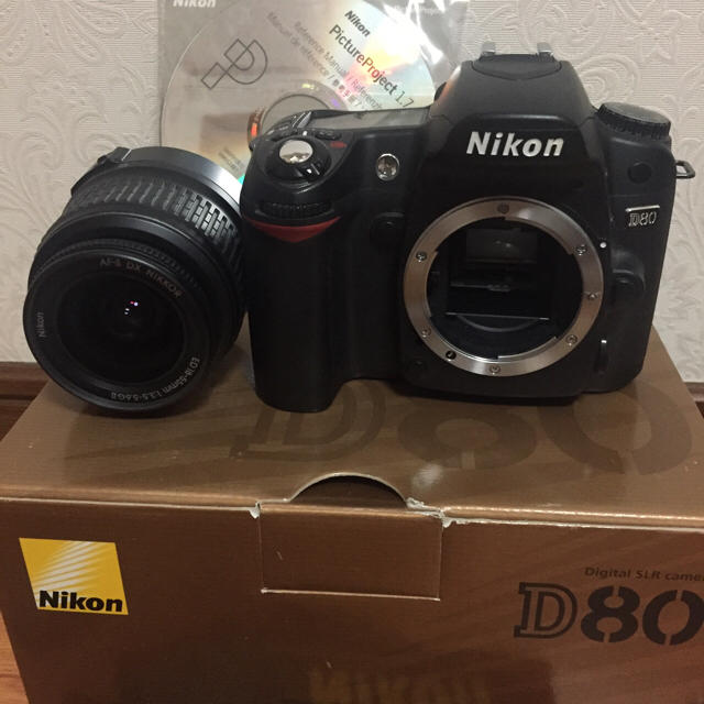 【美品】???? 新年！お値下げ Nikon D80箱、付属品、純正レンズスマホ/家電/カメラ