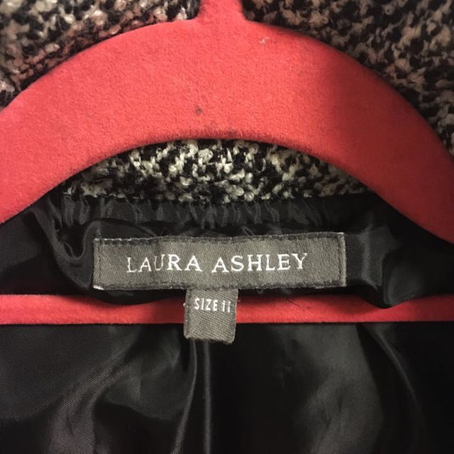 LAURA ASHLEY(ローラアシュレイ)のLaura Ashley ダウンコート レディースのジャケット/アウター(ダウンジャケット)の商品写真