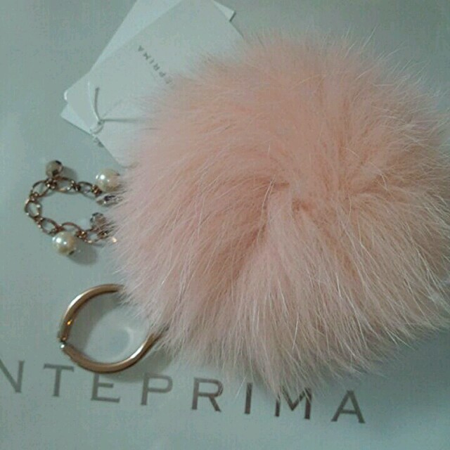 ANTEPRIMA(アンテプリマ)のANTEPRIMA♡フォックスーファー＊グローブホルダー/ピンク レディースのファッション小物(手袋)の商品写真