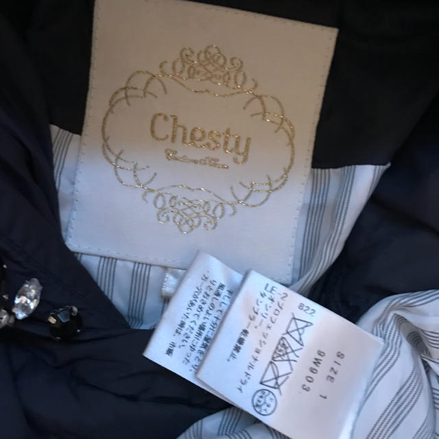 Chesty(チェスティ)のChesty☆ビジュー付きダウン ネイビー レディースのジャケット/アウター(ダウンコート)の商品写真