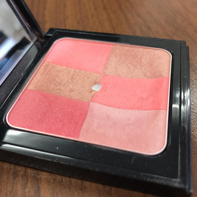 BOBBI BROWN(ボビイブラウン)のBOBBI BROWN フェイスカラー コスメ/美容のベースメイク/化粧品(フェイスカラー)の商品写真