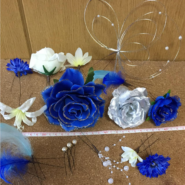 豪華!縁ラメ青薔薇×白×銀 フラワーピン ♡ 19本の通販 by この 豪華!縁ラメ青薔薇×白×銀 フラワーピン ♡ 19本の通販 by この