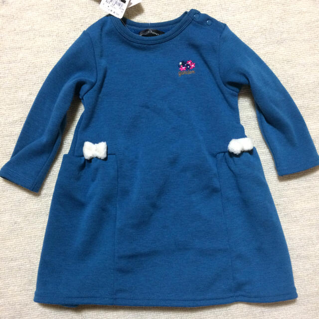 西松屋(ニシマツヤ)の裏起毛ワンピース 新品タグ付き キッズ/ベビー/マタニティのベビー服(~85cm)(ワンピース)の商品写真