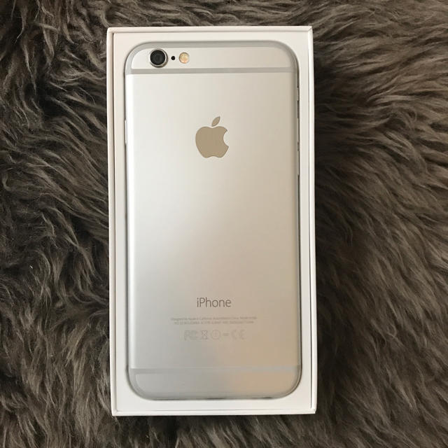 iPhone(アイフォーン)のiPhone6 65GB シルバー(ソフトバンク) スマホ/家電/カメラのスマートフォン/携帯電話(スマートフォン本体)の商品写真