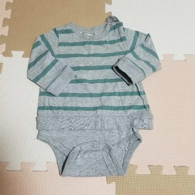 babyGAP(ベビーギャップ)のbaby Gap 股下スナップ付ロンT【80㎝】 キッズ/ベビー/マタニティのベビー服(~85cm)(シャツ/カットソー)の商品写真