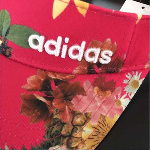 adidas(アディダス)の新品 正規品 アディダス トロピカルフラワーサンバイザー レディースの帽子(その他)の商品写真