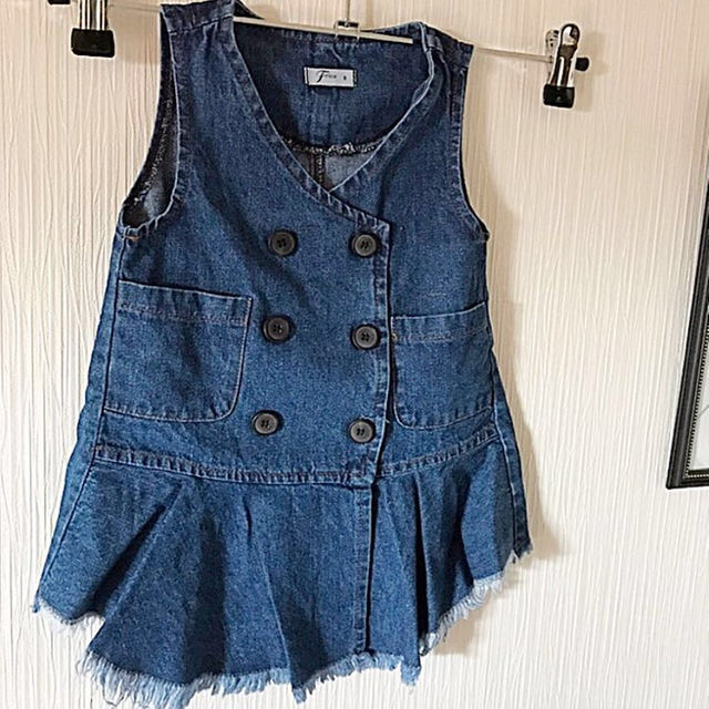 今だけ！100cm ダブルボタンのデニムジャンスカ キッズ/ベビー/マタニティのキッズ服女の子用(90cm~)(ワンピース)の商品写真