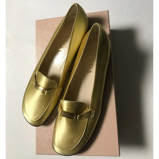 プラダ ローファー/革靴(レディース)（ゴールド/金色系）の通販 10点 