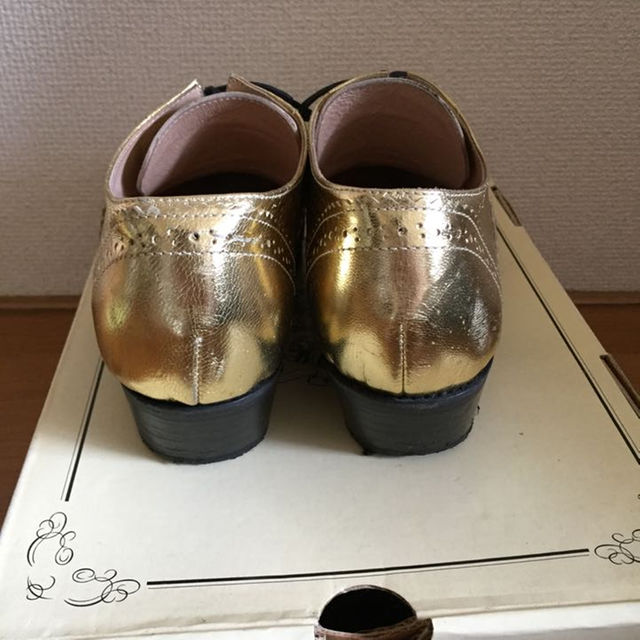 H.A.K ゴールド革靴 箱付き 送料無料 レディースの靴/シューズ(ローファー/革靴)の商品写真