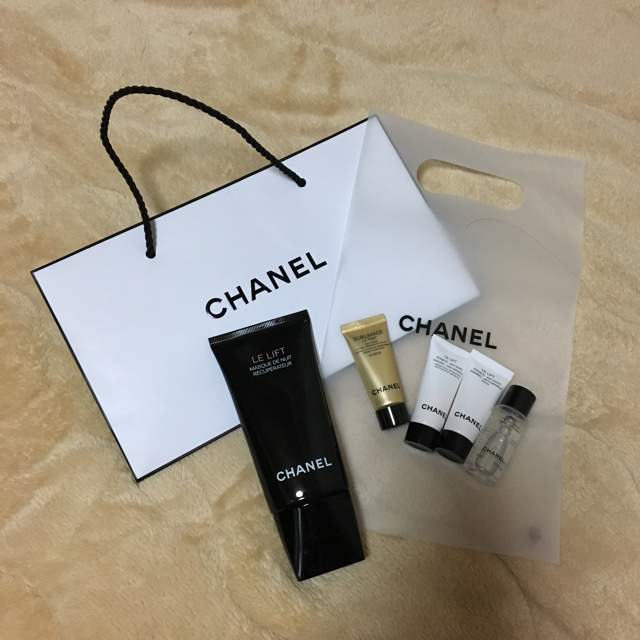 CHANEL(シャネル)のCHANEL   LE L マスク ドゥ ニュイおまけ付き コスメ/美容のスキンケア/基礎化粧品(パック/フェイスマスク)の商品写真