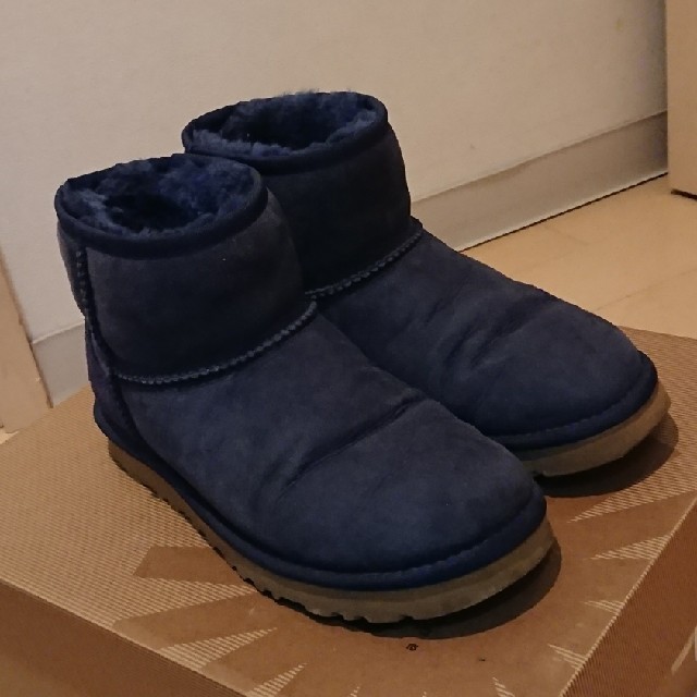 UGG クラシックミニ〈ネイビー＊24.0cm〉