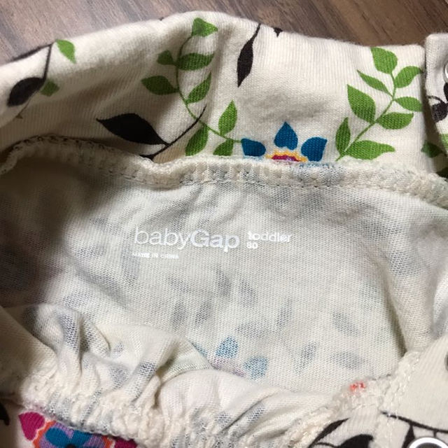 babyGAP(ベビーギャップ)のBaby GAP   ボタニカル柄トップス  80 キッズ/ベビー/マタニティのベビー服(~85cm)(その他)の商品写真