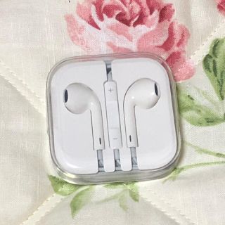 アップル(Apple)の☆新品・未使用☆ apple イヤホン(ヘッドフォン/イヤフォン)