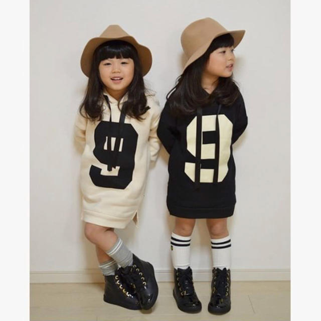 子供 ナンバリング パーカーワンピース キッズ/ベビー/マタニティのキッズ服女の子用(90cm~)(ワンピース)の商品写真