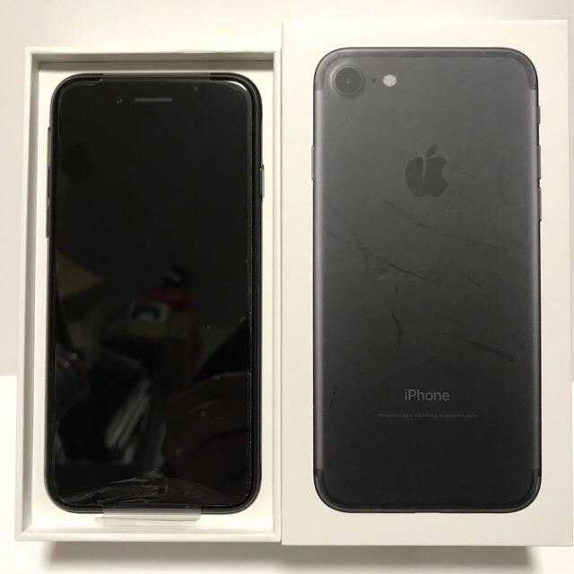 iPhone(アイフォーン)のsimフリー iPhone7 128GB ブラック ほぼ新品 スマホ/家電/カメラのスマートフォン/携帯電話(スマートフォン本体)の商品写真