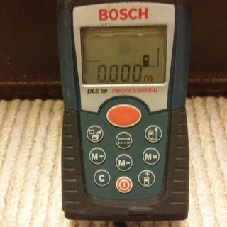 ボッシュ(BOSCH)のBOSHC　DL50プロフェッショナル　デジタルレーザーメーター(工具/メンテナンス)