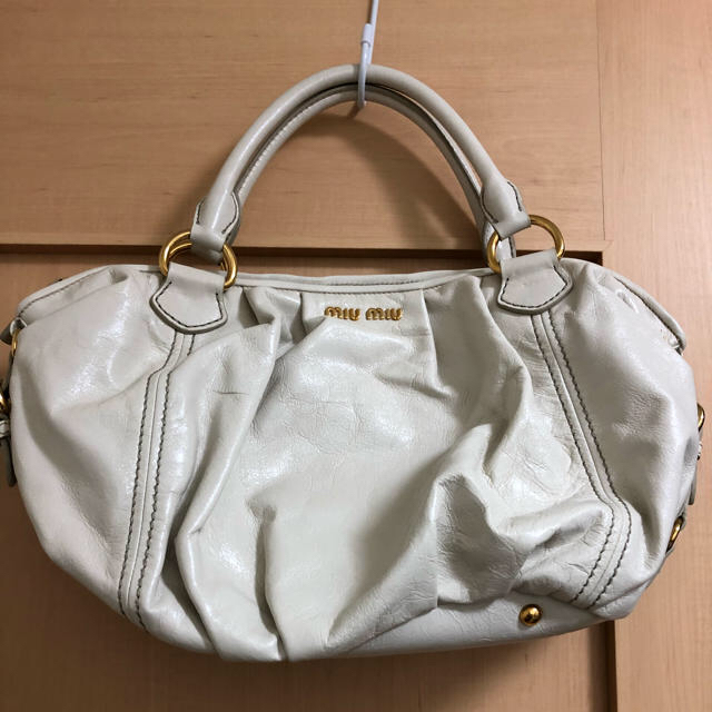 miumiu(ミュウミュウ)の♡ミュウミュウバック♡新品未使用品♡ゴールデンウィーク価格 レディースのバッグ(ハンドバッグ)の商品写真