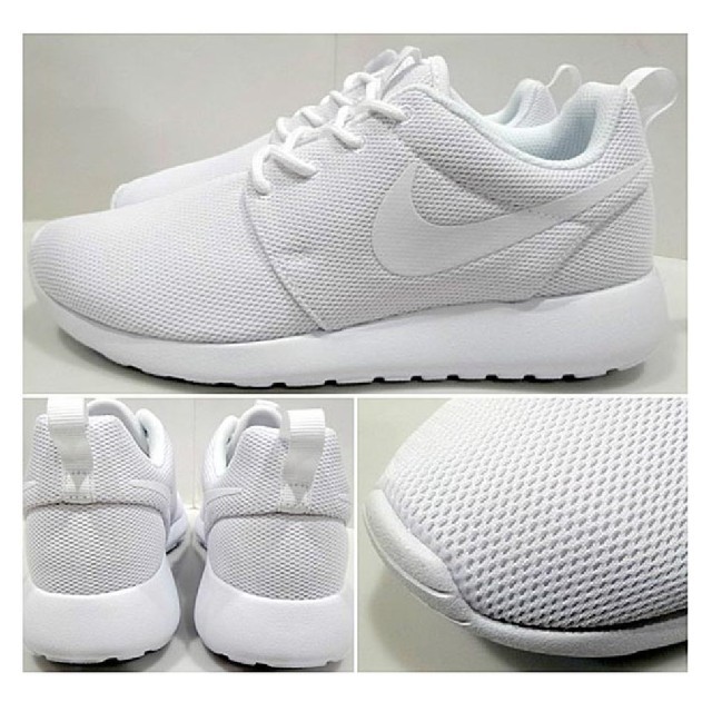 NIKE(ナイキ)のNIKE WMNS ROSHE ONE  ナイキ ウィメンズ ローシ ワン レディースの靴/シューズ(スニーカー)の商品写真