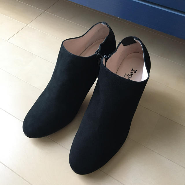 repetto(レペット)の新品、定価51840円、repetto/レペット ブラック スウェード ブーティ レディースの靴/シューズ(ブーティ)の商品写真