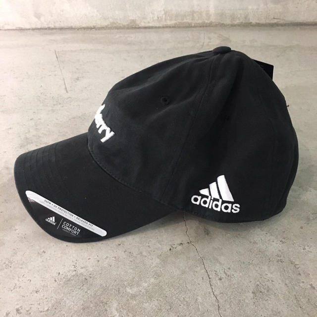 adidas(アディダス)のcherry アディダス 限定 キャップ メンズの帽子(キャップ)の商品写真