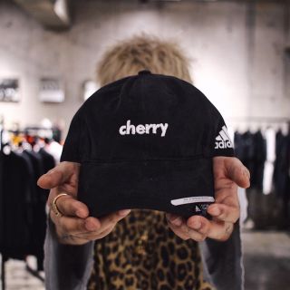 アディダス(adidas)のcherry アディダス 限定 キャップ(キャップ)