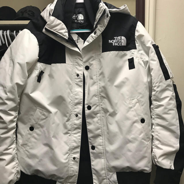 THE NORTH FACE(ザノースフェイス)のSacai the north face bomber  メンズ3 専用商品 メンズのジャケット/アウター(ダウンジャケット)の商品写真