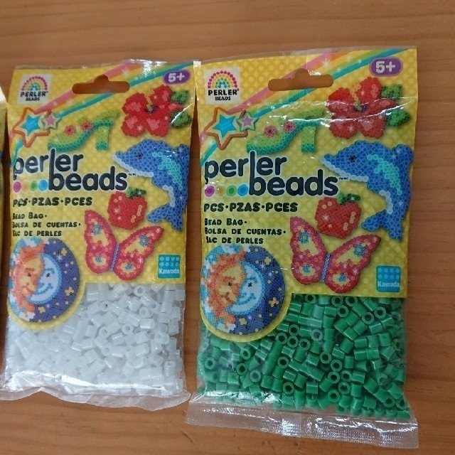 新品 perler beads アイロンビーズ 4袋 3色セット キッズ/ベビー/マタニティのおもちゃ(知育玩具)の商品写真